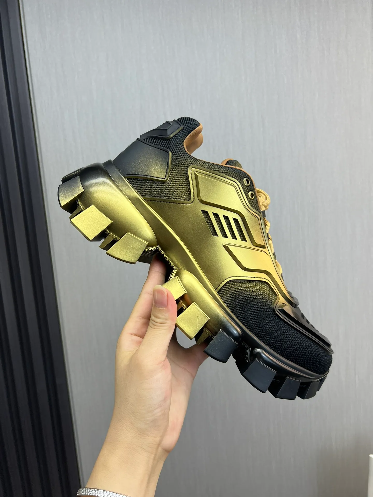 Men's shoes 💰680💰 [PRADA] Popular thick-soled shoes for couples 👩‍❤️‍👨 Available all year round ✔️Official website synchronization Original fly-woven film color change process + cowhide lining, 1⃣️ vs 1⃣️ replica, original original sole, 36-45 (45 is custom-made and cannot be returned or exchanged)